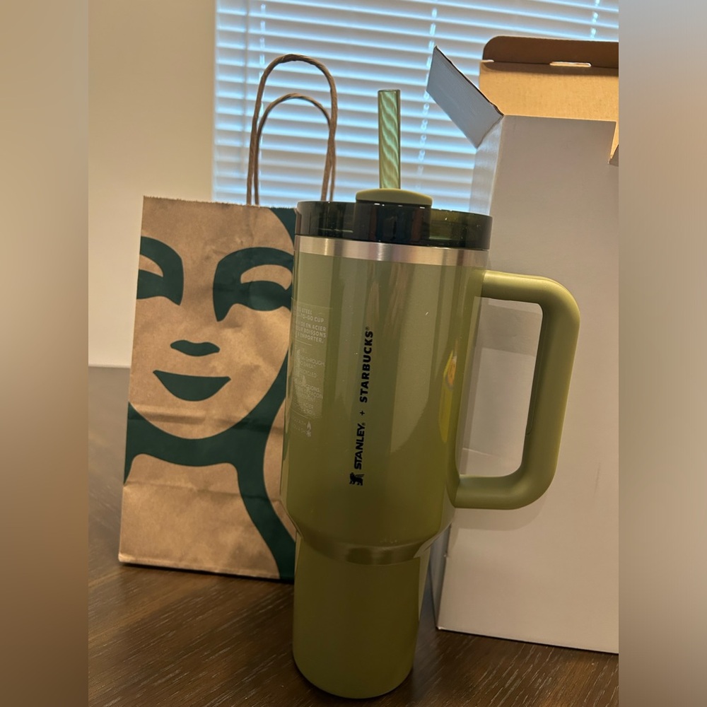 NWT fall olive green Starbucks x Stanley 40oz tumbler